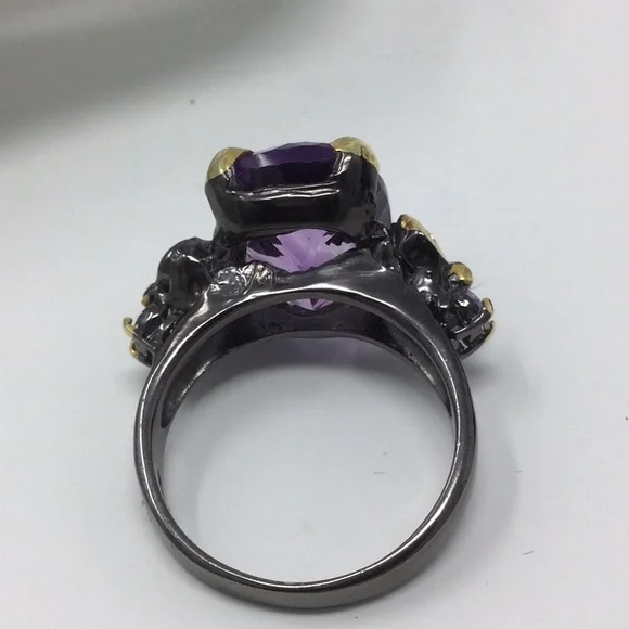 Magnificent Genuine Amethyst In A Fancy Faceted Cut - Picture 7 of 7
